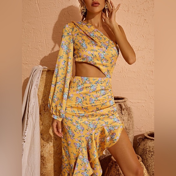 Aiyana One Shoulder Summer Floral Maxi Dress In Yellow - Picture 2 of 8